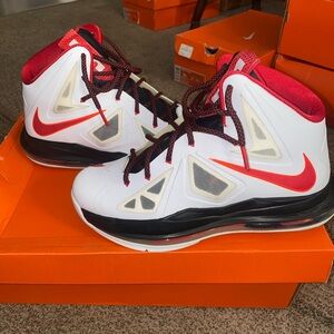 LeBron 10 home